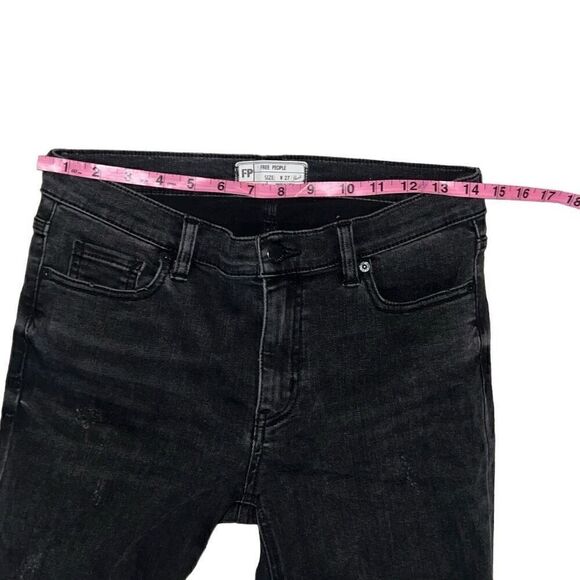 Free People Faded Black Skinny Denim Jeans Fringe Distressed Chewed Hem Sz 27 - Picture 5 of 7
